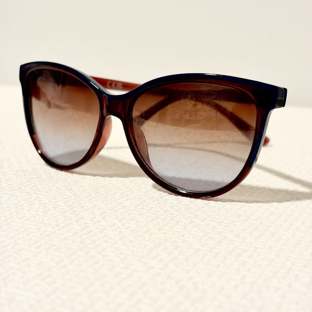 Tahari Sunglasses Cat Eye Gradient Lens OS Navy Blue Burgundy